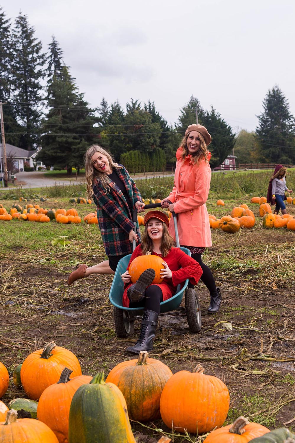 12 Super Cute Pumpkin Patch Outfits for Women